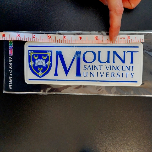 Mount Saint Vincent University car decal - Picture 4 of 5